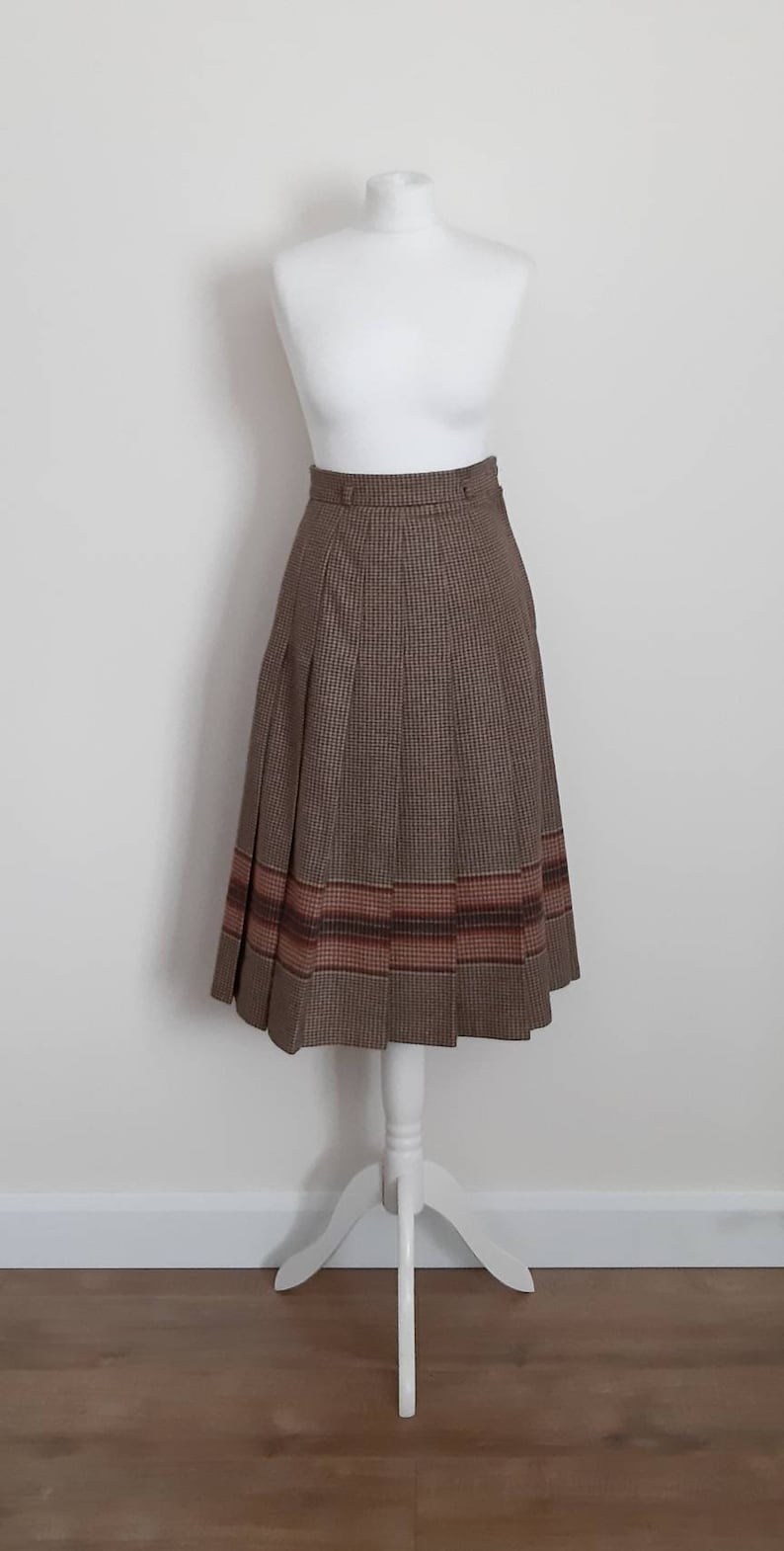 A Touch of Luxury 1960/'s70/'s mid length brown pleated wool skirt UK12 US8 EU38 Best fit a size 8