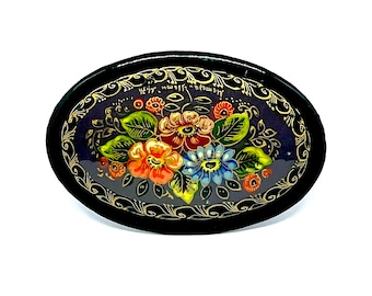 Russian hand painted vintage brooch, black lacquered green red blue floral brooch,1980s/1990’s statement wooden oval brooch, gifts for her