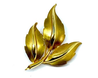 Exquisite signed vintage leaf brooch, gold  plated brooch, 1970’s flower/leaf brooch, gifts for her