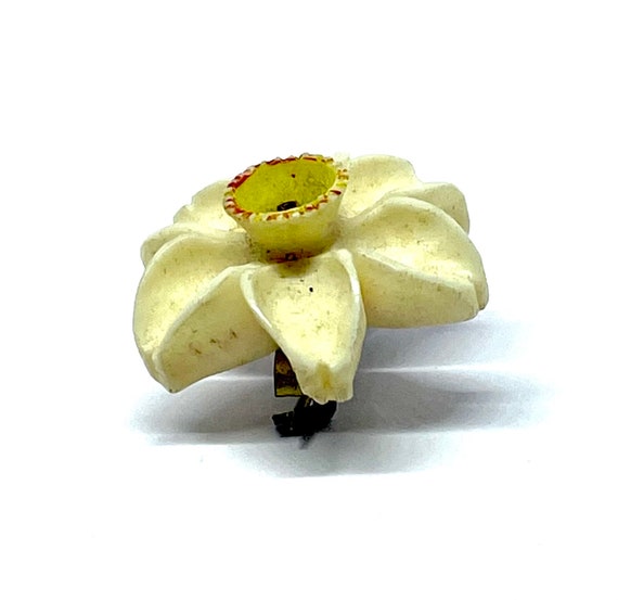 Art deco vintage carved flower brooch, small dain… - image 4