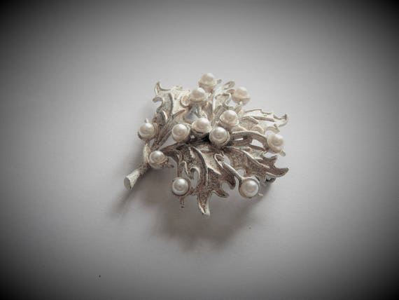 Snowy Leaf Brooch with Faux Pearls