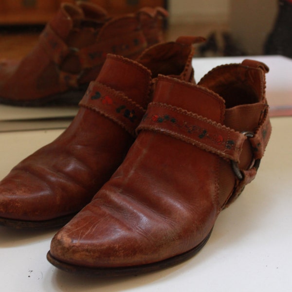 Vintage Cowboy Leather Brown Ankle Boots with Low Heel