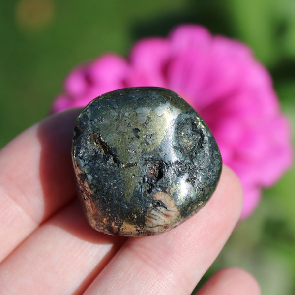 Piryt Covellite Tumble Gemstone Crystal, Kamień leczniczy, Narzędzia ołtarzowe Reiki, Kamień kieszonkowy, Kamień ochronny, Amulet