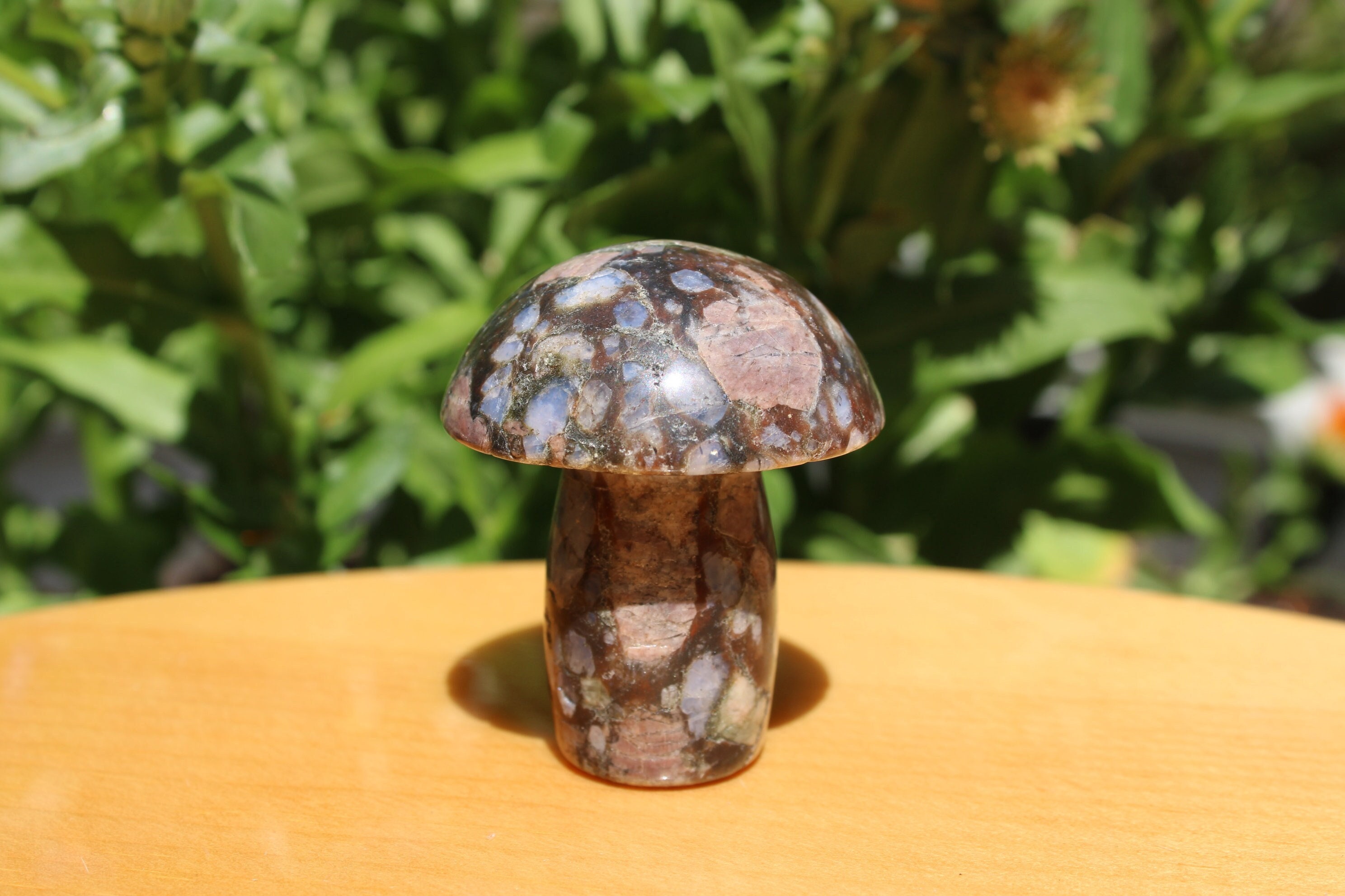 ケセラ ストーン 藍閃石 キノコ彫刻石 自信の結晶 藍閃石 キノコ研磨石