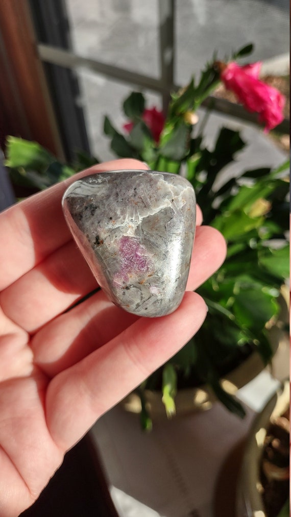 Ruby in Iolite XL Tumble Stones Uv Reactive , Pebble Stones