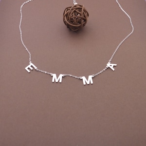 Collar con letras personalizadas, Collar con iniciales de plata, Regalo de cumpleaños perfecto, Regalos para mamá