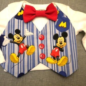 Débardeur Mickey Mouse pour bébé garçon et noeud papillon rouge sur body Carter's 100 % coton à manches courtes ou longues - Photos d'anniversaire de toutes tailles, toute occasion spéciale