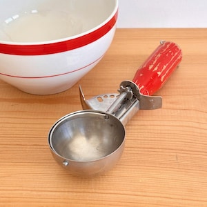 Lightening Ice Cream Scoop with Red Wood Handle, 1940&#39;s-50&#39;s Classic Stainless Steel Mechanical Scoop