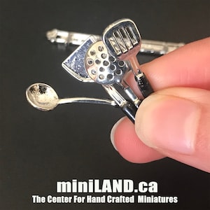 Hanging metallic kitchen utensils organizer - 5pcs - High quality 1:12 scale dollhouse miniature