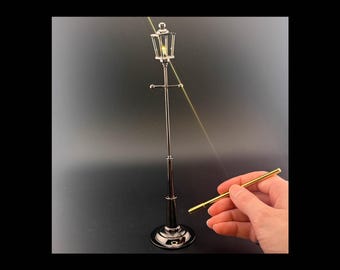 Lampada da carrozza in miniatura in scala 1:12 - 8" H, nero canna di fucile, sensore touchless con bacchetta, lampione da giardino per casa delle bambole