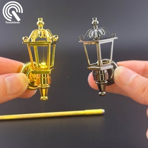 Miniature Touchless Betrieb mit Stab 1:12 Victorian Carriage Lampenlicht Wandlampe Outdoor LED Puppenhaus No-Touch No-Schalter Stick Fairy Magic