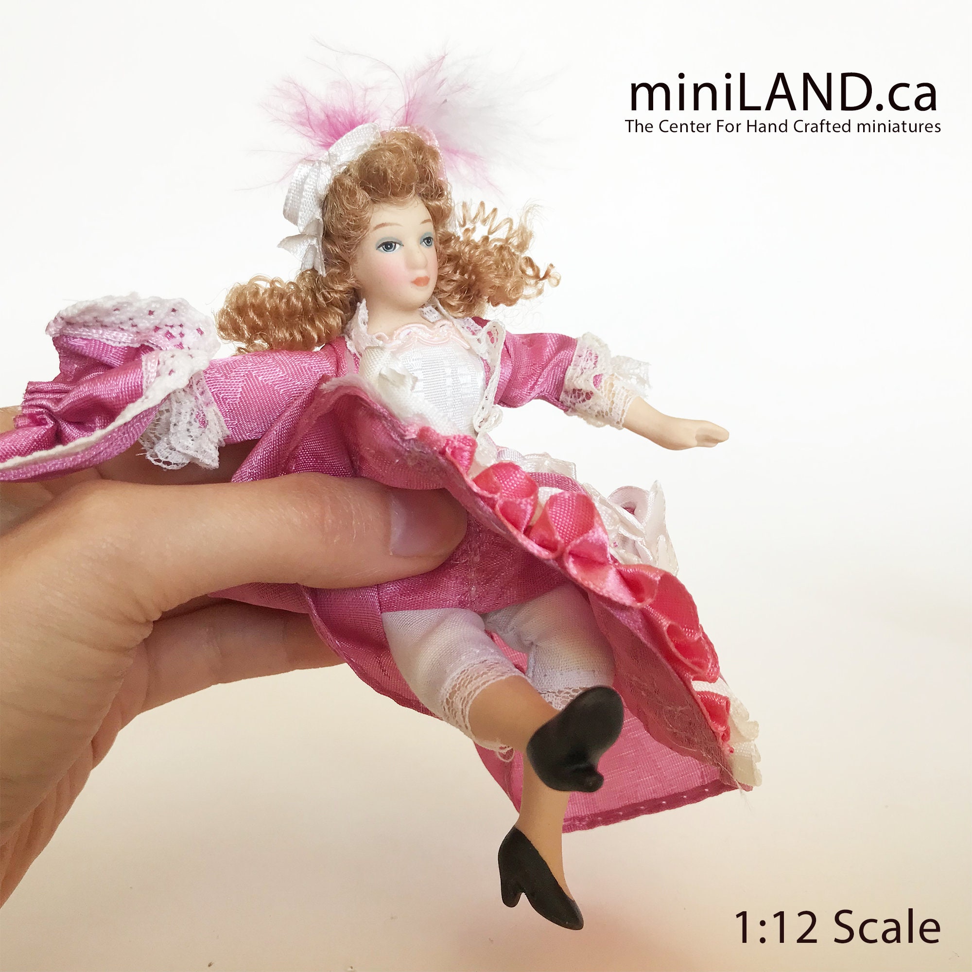 1/12 Puppenhaus Minipuppen Junge Dame Figur mit Pink Pyjama 
