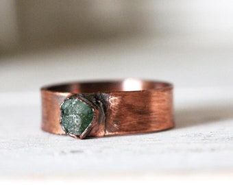 Raw Emerald Ring - Unisex Stone Jewelry - May Birthstone