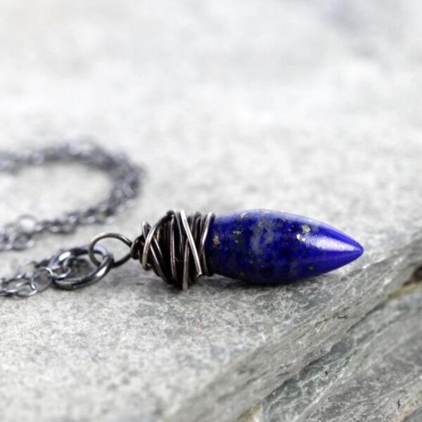 Collier Lapis Lazuli pendentif bleu Pierre Briolette oxydé Collier fil enroulé délicat collier en argent Sterling