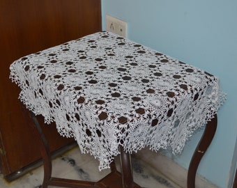 42.5'' / 108 cm White Crochet Hexagon Tablecloth