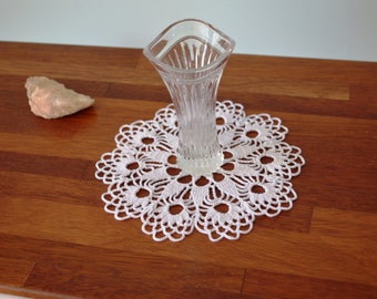 8'' / 20 cm - Crocheted Doily - Flower Pattern - Handmade Home Decor