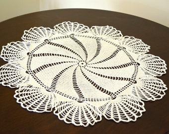 22'' / 56 cm - Gehäkeltes Doily - Zauberhaftes Spin-Muster - Handgemachtes Wohndekor