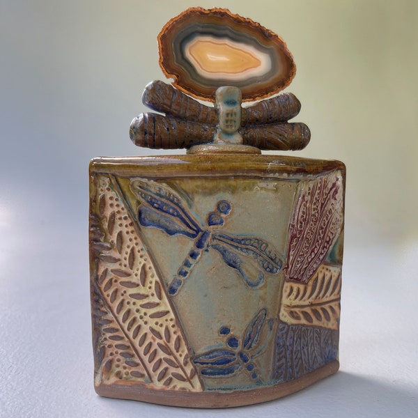 Dragonfly vessel with agate lid