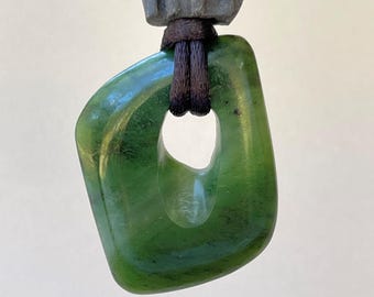 Hand-Carved Jade Pendant Necklace: Elegant Natural Gemstone Jewelry