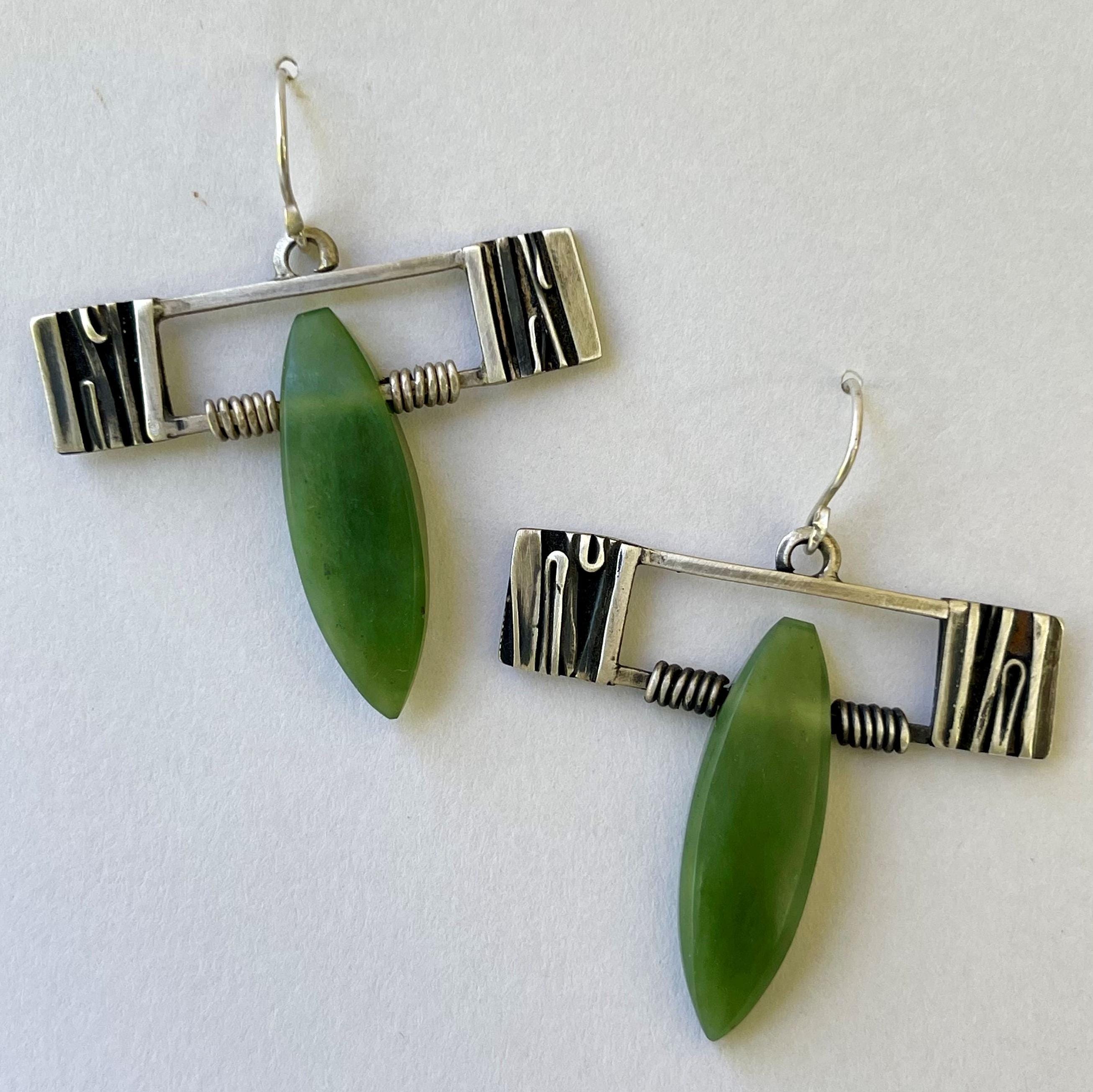 Boucles D'oreilles Anciennes En Argent Massif Et Jade - Longues Pendantes, Sculptées, Occasion
