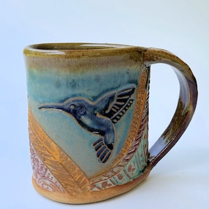 Handgemachte Kolibri-Keramik-Tasse: Artisan-Steinzeug-Kaffeetasse