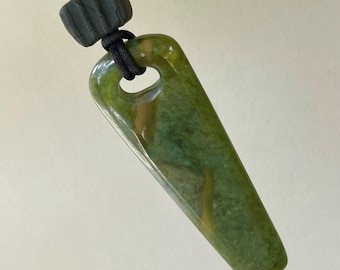 Hand-Carved Jade Pendant Necklace: Elegant Natural Gemstone Jewelry