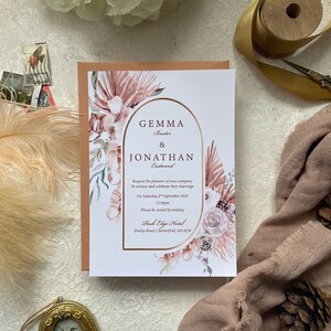 Boho Hochzeitseinladung und Umschlag. Professionell gedruckt. Terrakotta Briefumschläge. Budget Hochzeitseinladung. Nicht personalisiertes Muster.