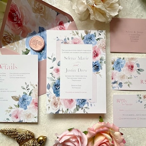 Faire-part de mariage floral féminin fard à joues et bleu poussiéreux - Carte RSVP et carte d'informations incluses - Enveloppes rose foncé de qualité supérieure avec doublure