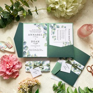Faire-part de mariage botanique, faire-part de mariage eucalyptus, faire-part de mariage sauge, papeterie de mariage verdure. Suite pliable avec poche