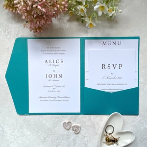 Beispiel für Petrol Pocket Fold Hochzeitseinladung Set. Antwort & Gästeinformation oder Menü. Personalisierte und gedruckte Hochzeitseinladungs-Set