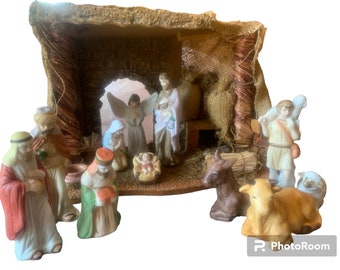 Manger, Nativity scene with stable