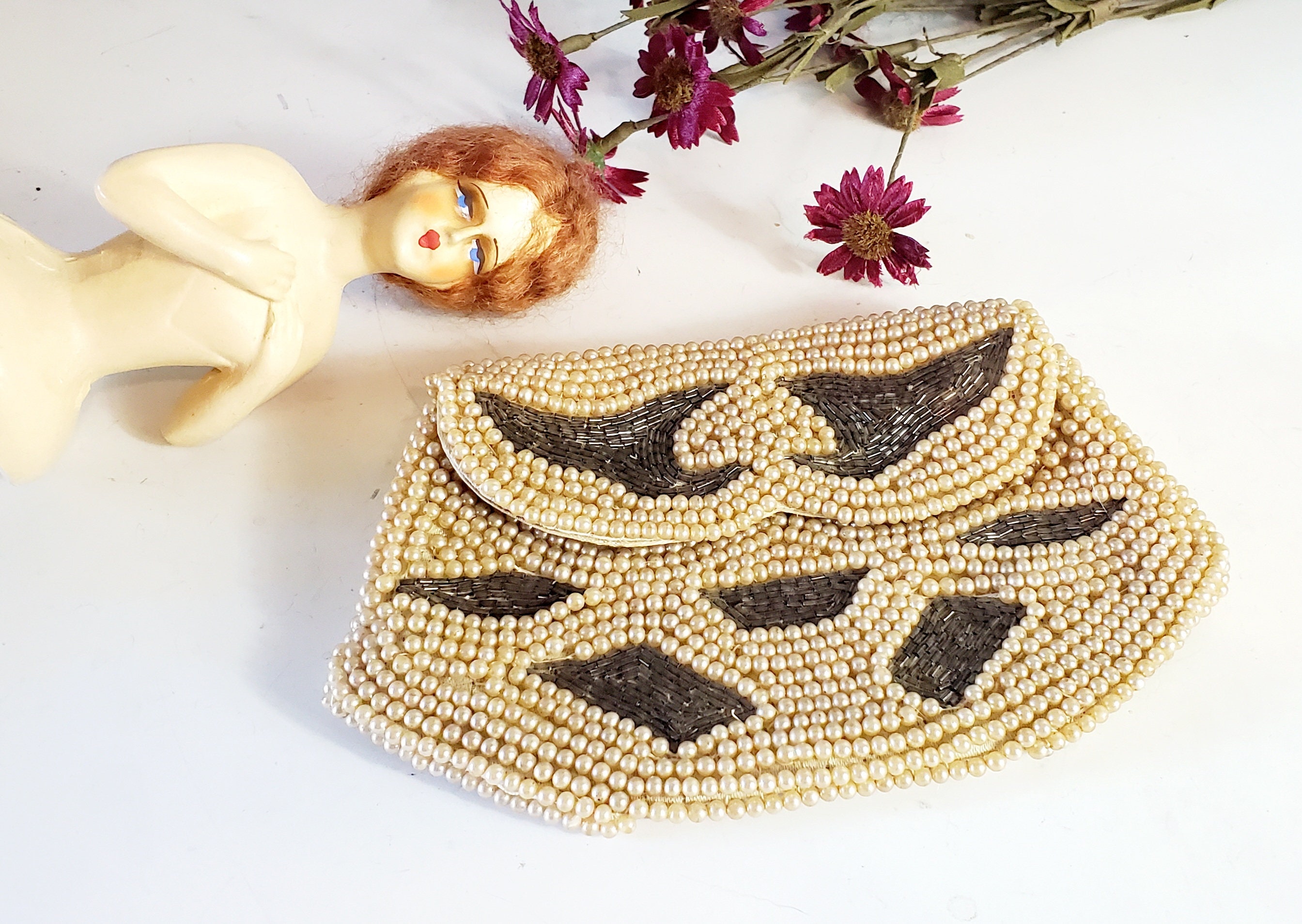 La regale Beaded Shell Evening Clutch in Gold : : Shoes & Handbags