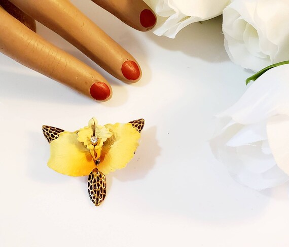 Exquisite JOAN RIVERS Yellow and Gold Calla Lily P