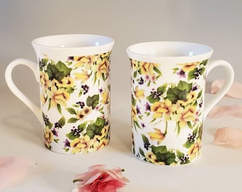 Tazas de té de mediados de siglo, tazas de café, taza blanca con flores amarillas y verdes, artículos de cocina, Cottage Core, ideas para regalos, Treasures by Gulf