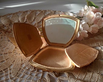 Midcentury ELGIN Gold Compact, Powder Compact, Make-Up Mirror, Mad Men, Pin Up Girl, Gifts for Her, Treasures by the Gulf, Mother's Day