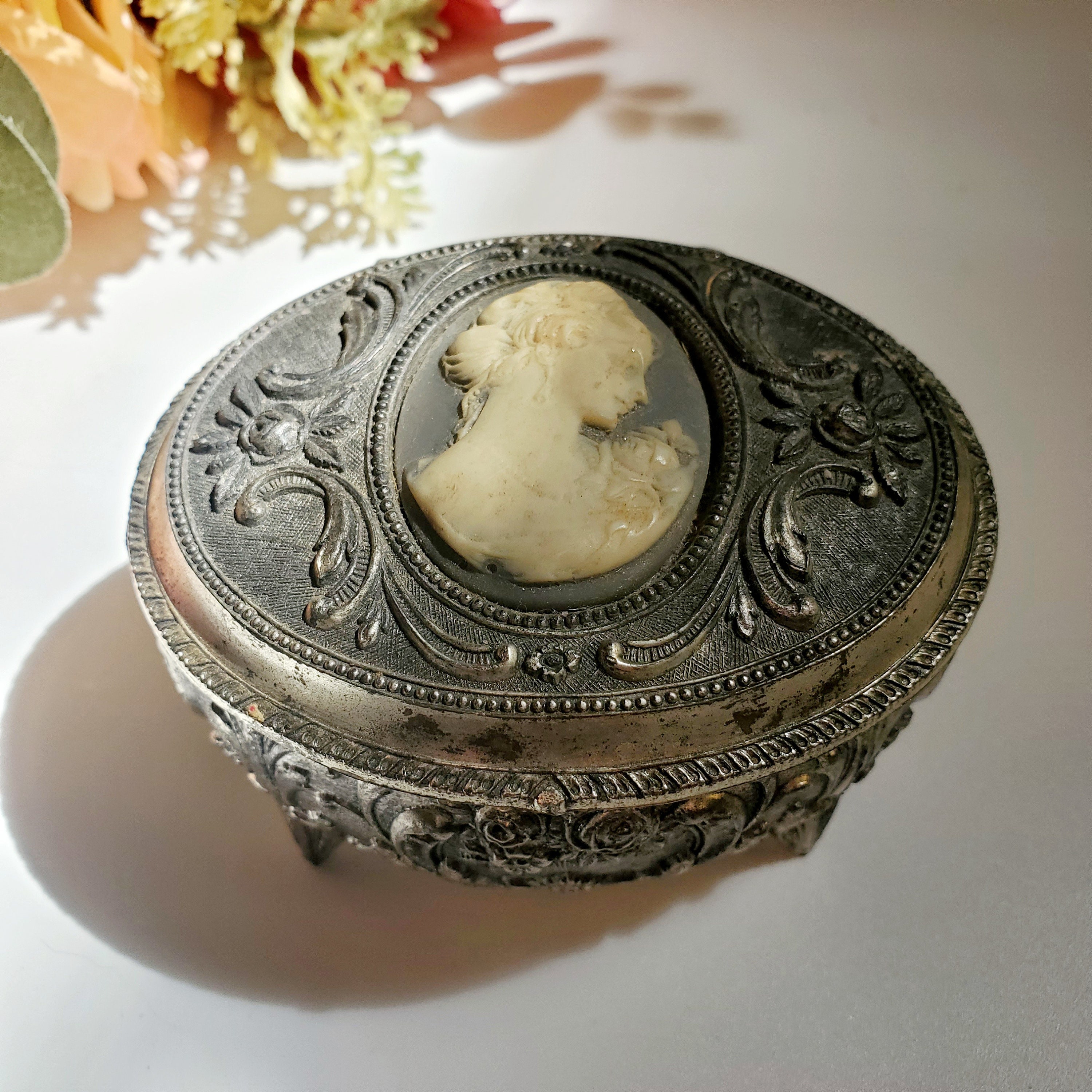 Cameo shops jewelry box