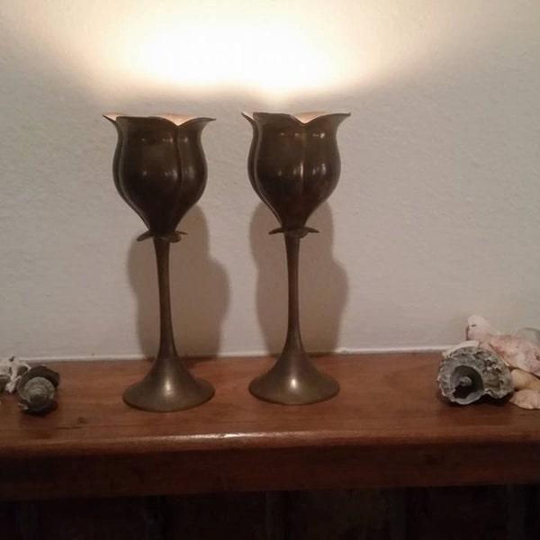 Supports de bougies en tulipe en laiton massif Bougies Art Déco Made in India Enesco Corp vintage années 1970//vintage Home Decor//Candle Holder//Wiccan Zen