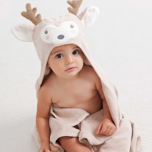 Personalized Hooded Towel / Deer / Doe / Fawn / Bath Wrap / Infant and Toddler / Perfect baby gift / Birthday Gift