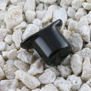 Obsidian Labret Plug