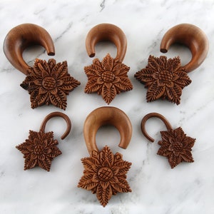 Daisy Wooden Hangers Plugs Sizes / Gauges (8 Gauge - 5/8&quot;) 1 Pair, Stretched Ears, Organic Plugs