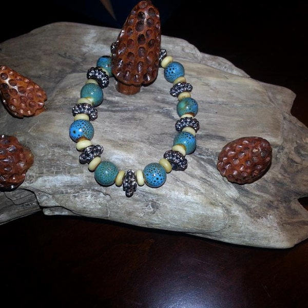 Blue and bleached stone beaded bracelet