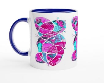 "Weiße 11 Unzen Keramiktasse mit Farbe im Inneren ""Fish Plural"" Cerise Original Mixed Media Kunstwerk Geschenk Mama Papa Bruder Schwester."