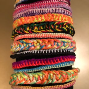 Anpassade snörarmband, välj färg och bredd, justerbara armband med broderitråd, handgjorda regnbågsfärgade VSCO-armband