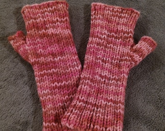 Fingerless mitts in subtle hand-dyed 100% wool for adults to teens