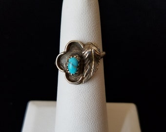 Vintage Turquoise Ring - Size 6 - Oval Turquoise stone set in Silver Scalloped Leaf Bezel on a thin Band