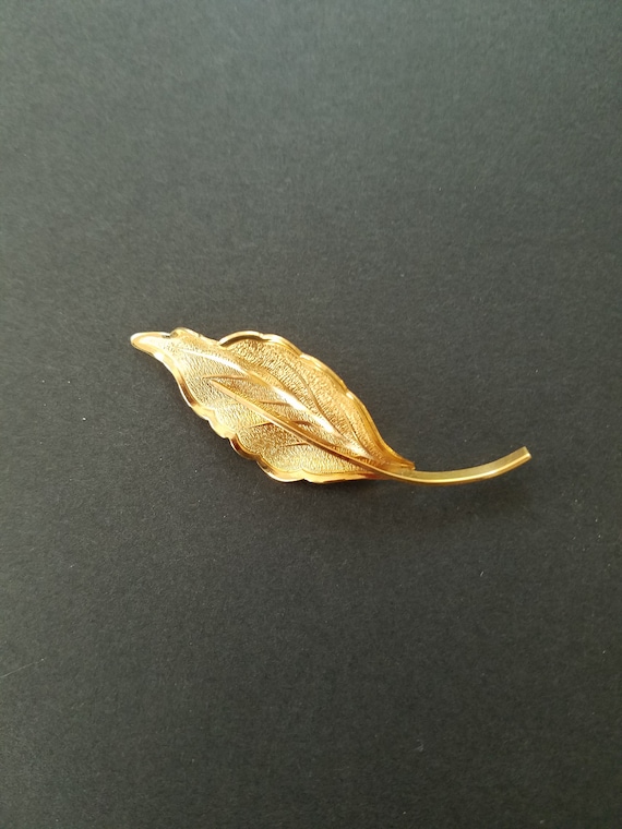 14K Gold Filled Leaf Brooch, marked Wells.  The fa