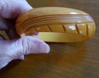 Bakelite Carved Bracelet, Butterscotch Color