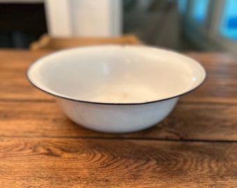 Vintage Large White Enamel Bowl made in Sweden/Swedish Enamelware Bowl/Farmhouse Enamelware Bowl