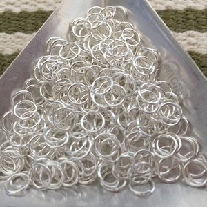 Jump Rings 3mm, 4mm, 5mm, 6mm, 7mm, 8mm ,10mm,12,or 14mm .Jump Rings Round Silver Plated. ideal for jewellery making & crafts