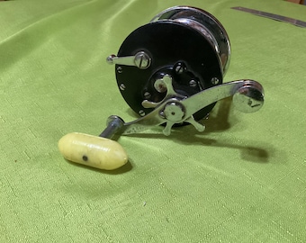 50☆ ヴィンテージ！3 screw Waltco Ny-O-Lite reel SPINREEL